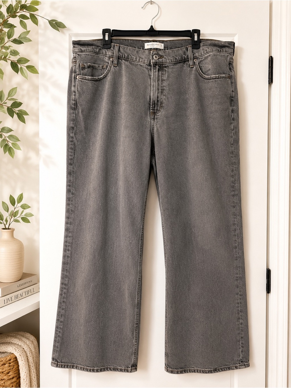 Abercrombie & Fitch Wide-Leg Jeans in Washed Gray - 36R